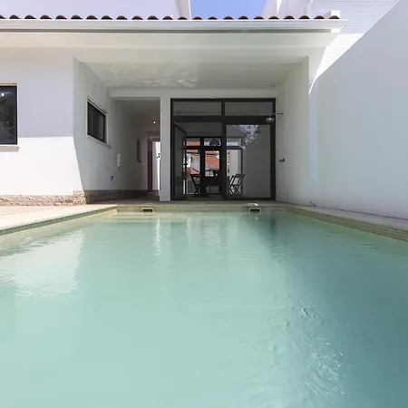 With Swimming Pool By Homing فيلة باريد