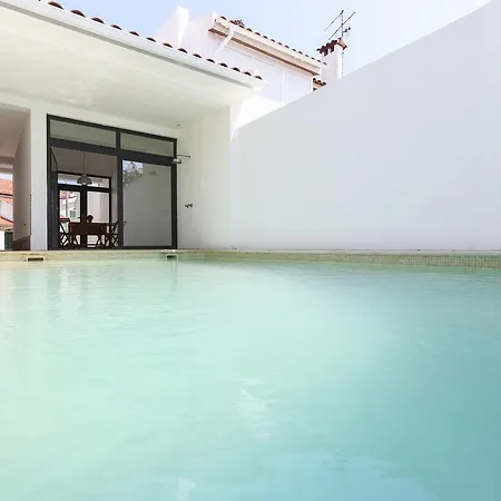 With Swimming Pool By Homing فيلة *