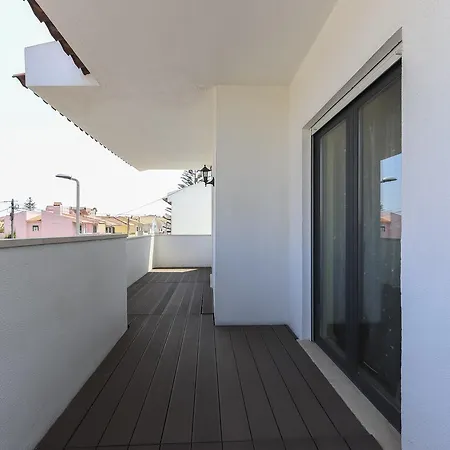 With Swimming Pool By Homing פארדס